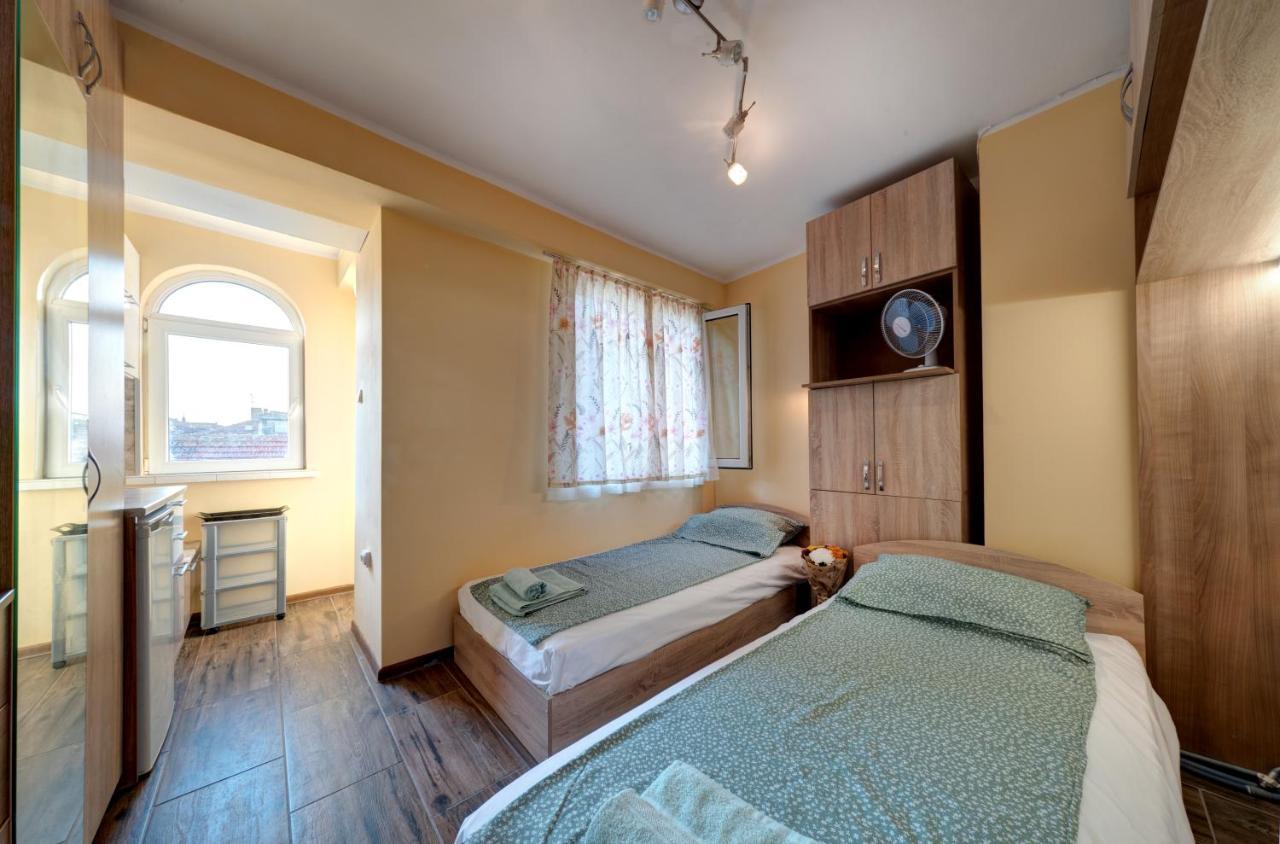 Funny-Gunny Room To The Sea Garden Burgas Exteriör bild